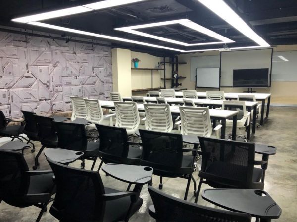 陽(yáng)光世界傳媒 以專(zhuān)業(yè)商務(wù)信息咨詢(xún)，賦能企業(yè)品牌新未來(lái)